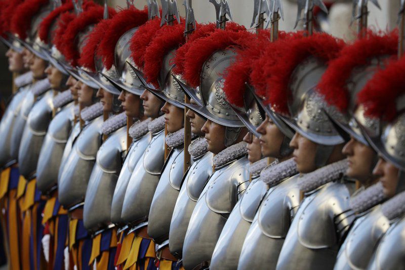 Vaticano: 11 miembros de guardia del Papa tienen coronavirus